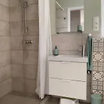 Otthon A Balatonon Vendeghaz Case de vacanță *