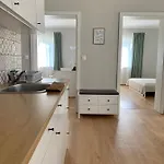 Otthon A Balatonon Vendeghaz Case de vacanță
