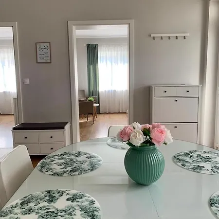 Otthon A Balatonon Vendeghaz *