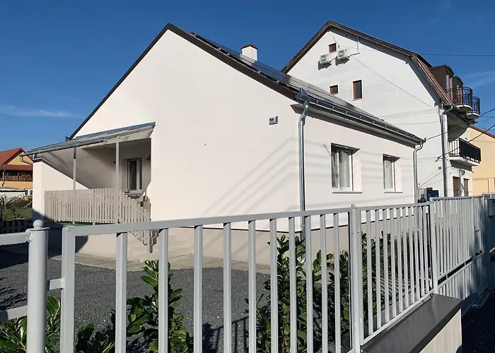 度假居 Otthon A Balatonon Vendeghaz *